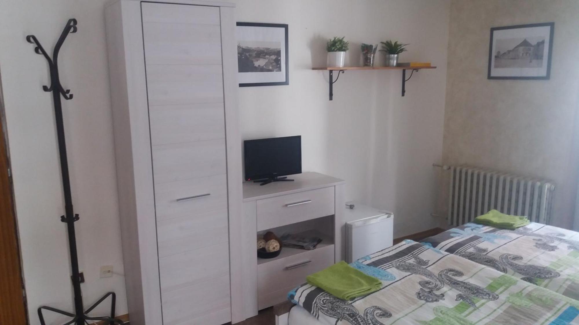 Penzion A Restaurace Modra Ruze Tabor Room photo